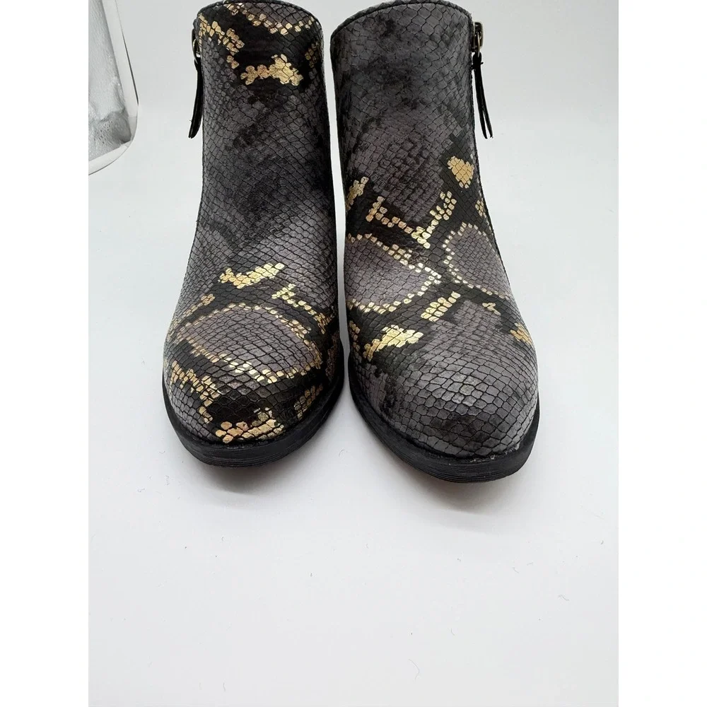 Muk Luks Womens Snakeskin Ankle Boots Grey‎ Gold Metallic Zip Block Heel 7.5